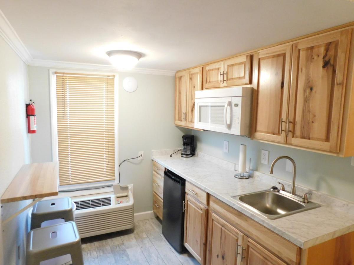 Budget Friendly Condo Perfect For A Romantic Getaway Within Walking Distance To The Beach! Gulf Shores Exterior photo